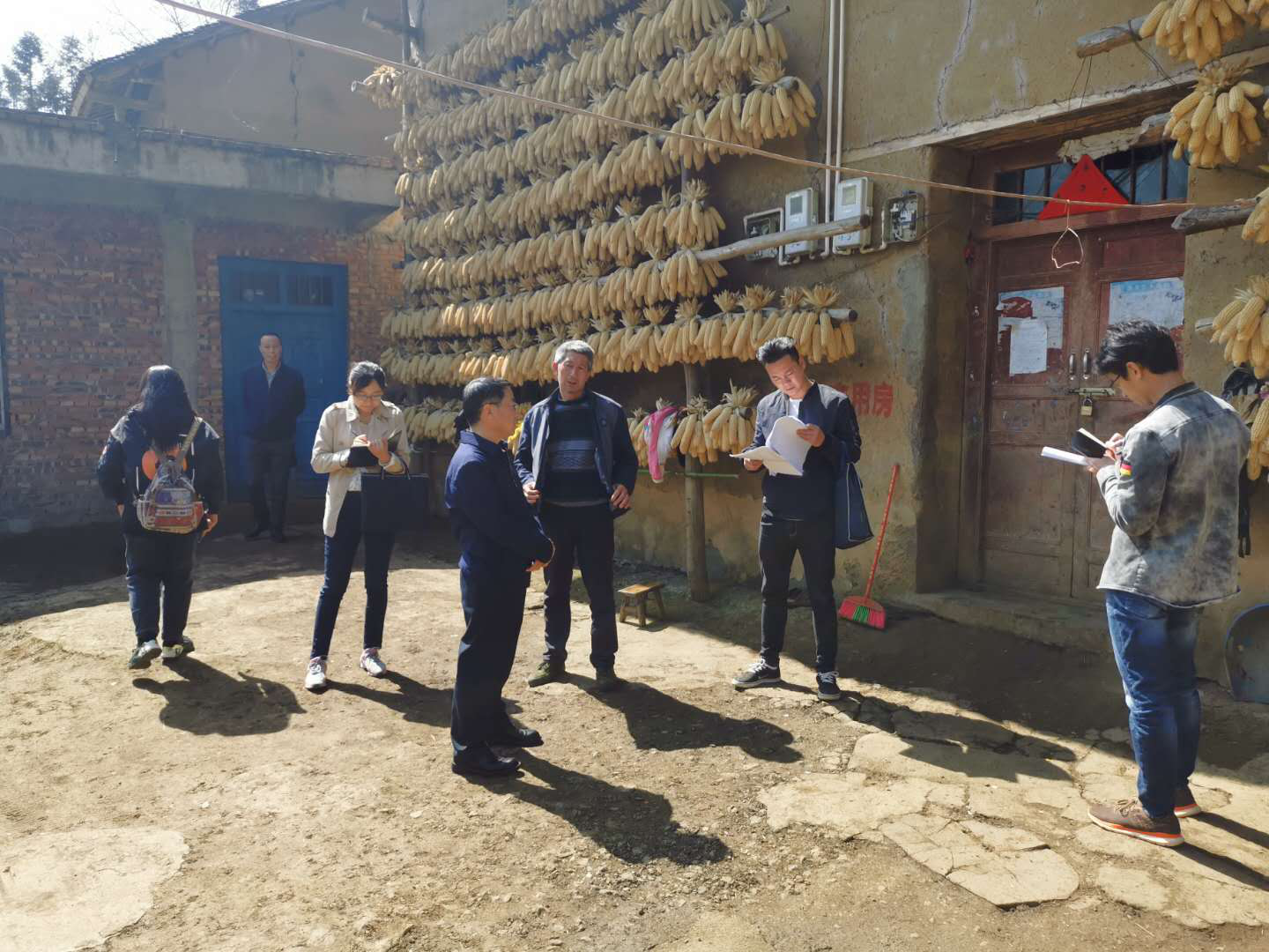 4、督战组到彝良县角奎镇发达村调研低保兜底保障工作.png